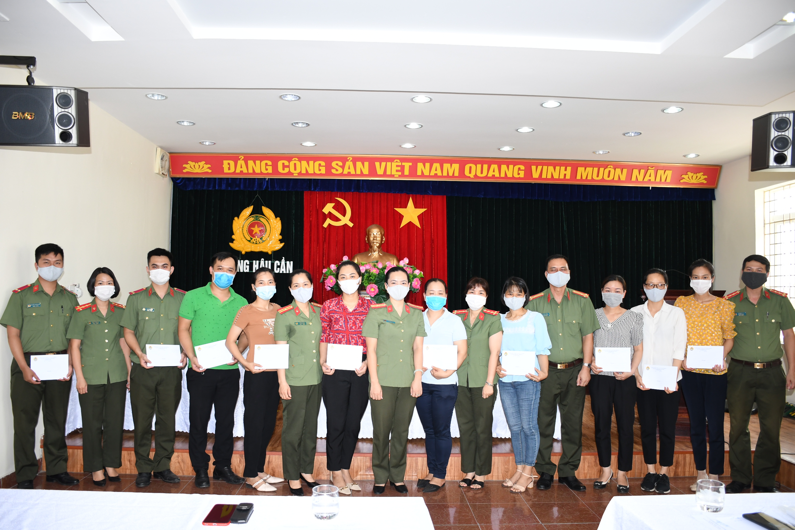 Công đoàn CATP tổ chức trao kinh phí hỗ trợ đoàn viên công đoàn